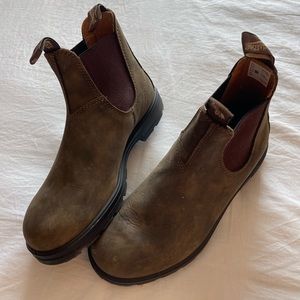 Womens Blundstones in Rustic Brown size 9.5 worn less than 10 times!